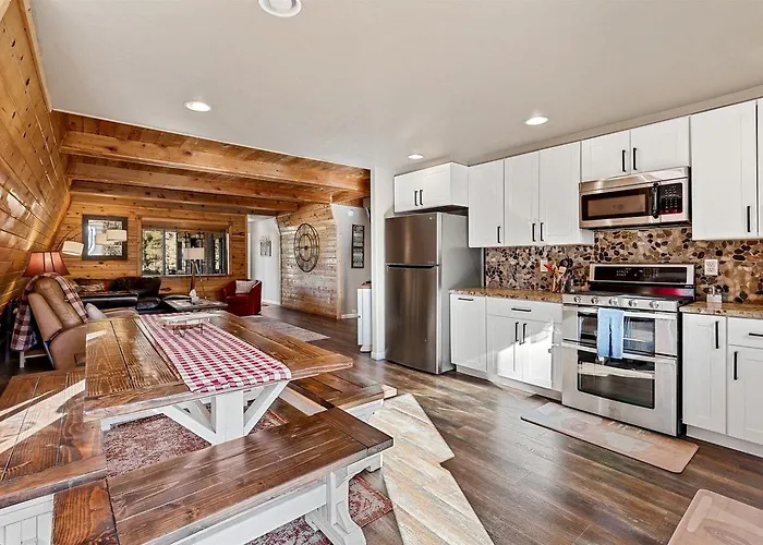 Large And Unique With A Private Hot Tub And Fire Pit With View Of Mt. Eldon