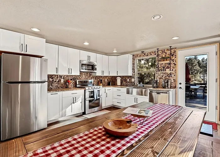 Large And Unique With A Private Hot Tub And Fire Pit With View Of Mt. Eldon