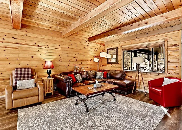 Holiday home Large And Unique With A Private Hot Tub And Fire Pit With View Of Mt. Eldon *