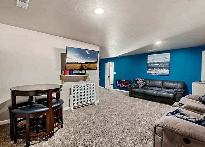 Large And Unique With A Private Hot Tub And Fire Pit With View Of Mt. Eldon
