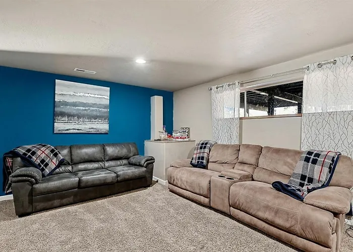 Large And Unique With A Private Hot Tub And Fire Pit With View Of Mt. Eldon Holiday home *