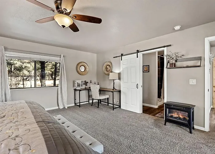 Holiday home Large And Unique With A Private Hot Tub And Fire Pit With View Of Mt. Eldon Flagstaff