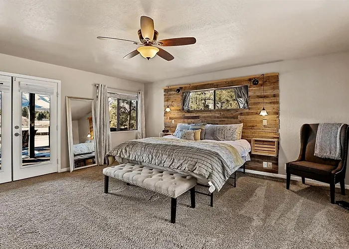 Large And Unique With A Private Hot Tub And Fire Pit With View Of Mt. Eldon