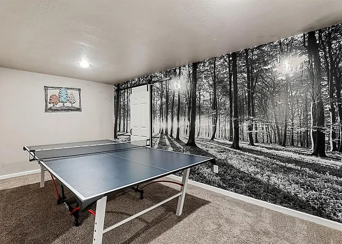 Holiday home Large And Unique With A Private Hot Tub And Fire Pit With View Of Mt. Eldon *