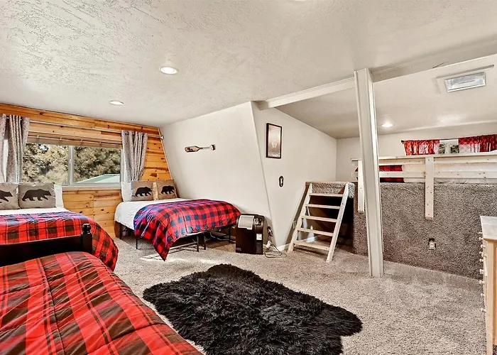 Holiday home Large And Unique With A Private Hot Tub And Fire Pit With View Of Mt. Eldon